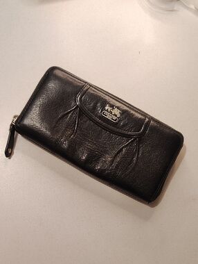 Coach Madison Leather Zip Around Accordion Wallet